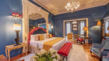 Presidential Suite | In-room safe, individually decorated, individually furnished