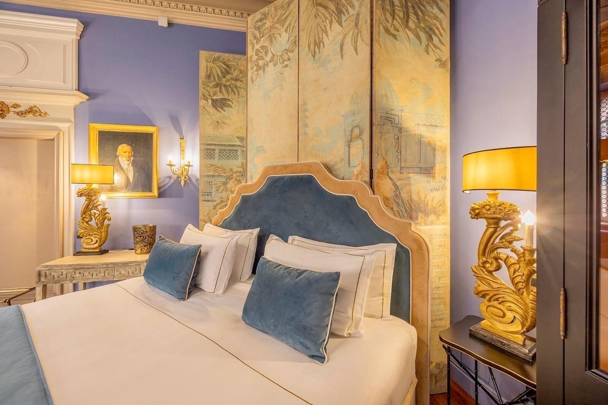 Signature Suite | In-room safe, blackout drapes, soundproofing