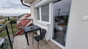 Family Room | Outdoor dining