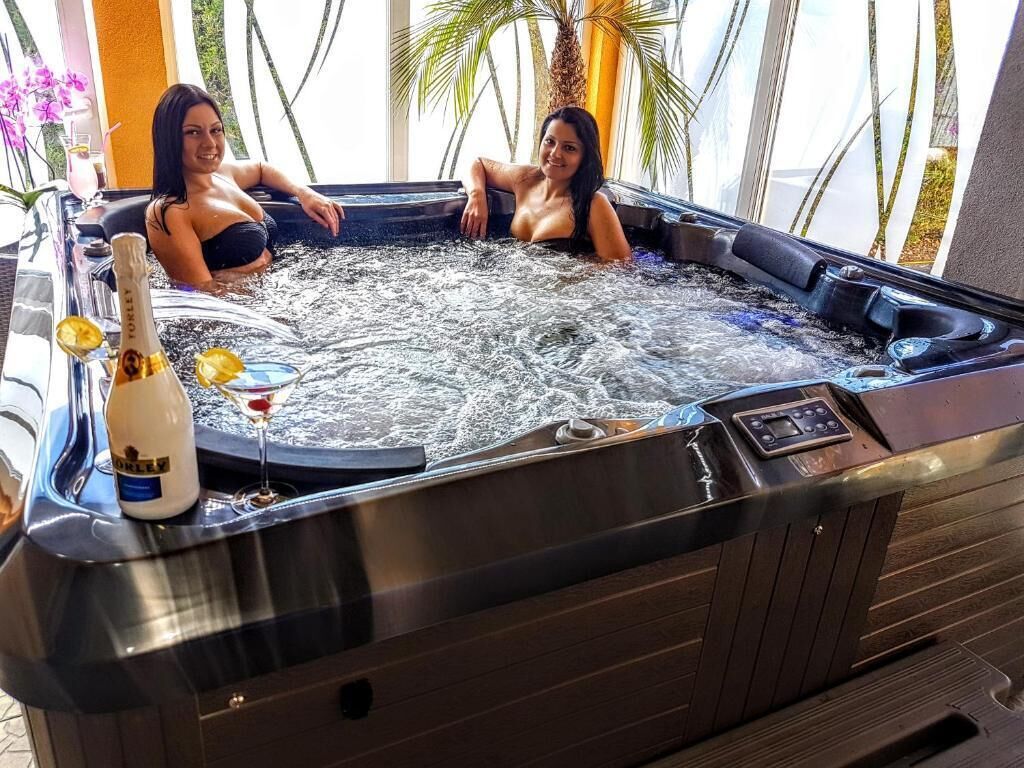 Indoor spa tub