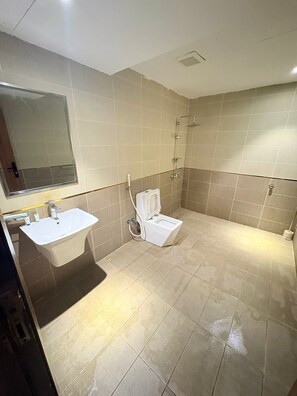 Bathroom - Comfortable hotel in beautiful Jeddah with refreshing AC (Jeddah)