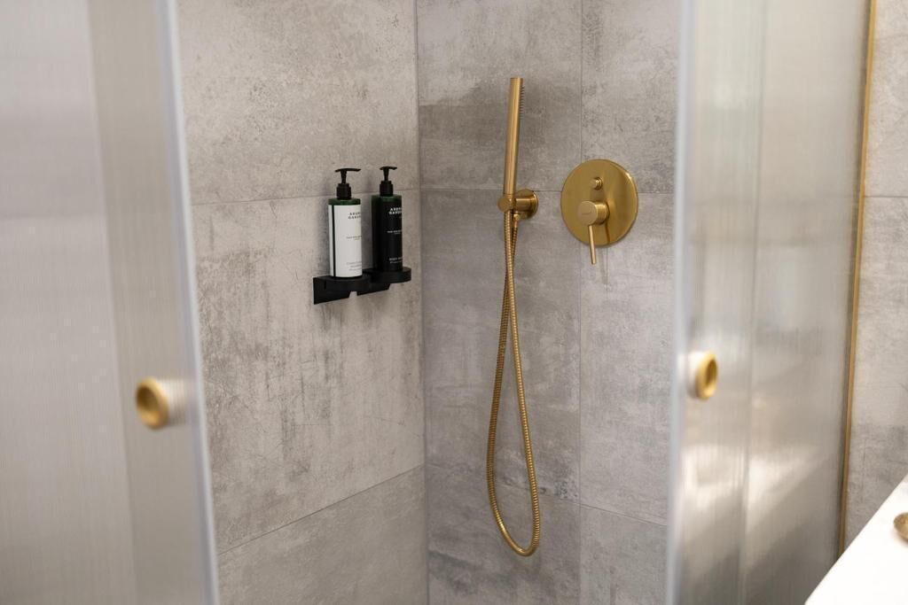 Terrace Jacuzzi Harvest | Badezimmer | Dusche, Haartrockner, Hausschuhe, Handtücher