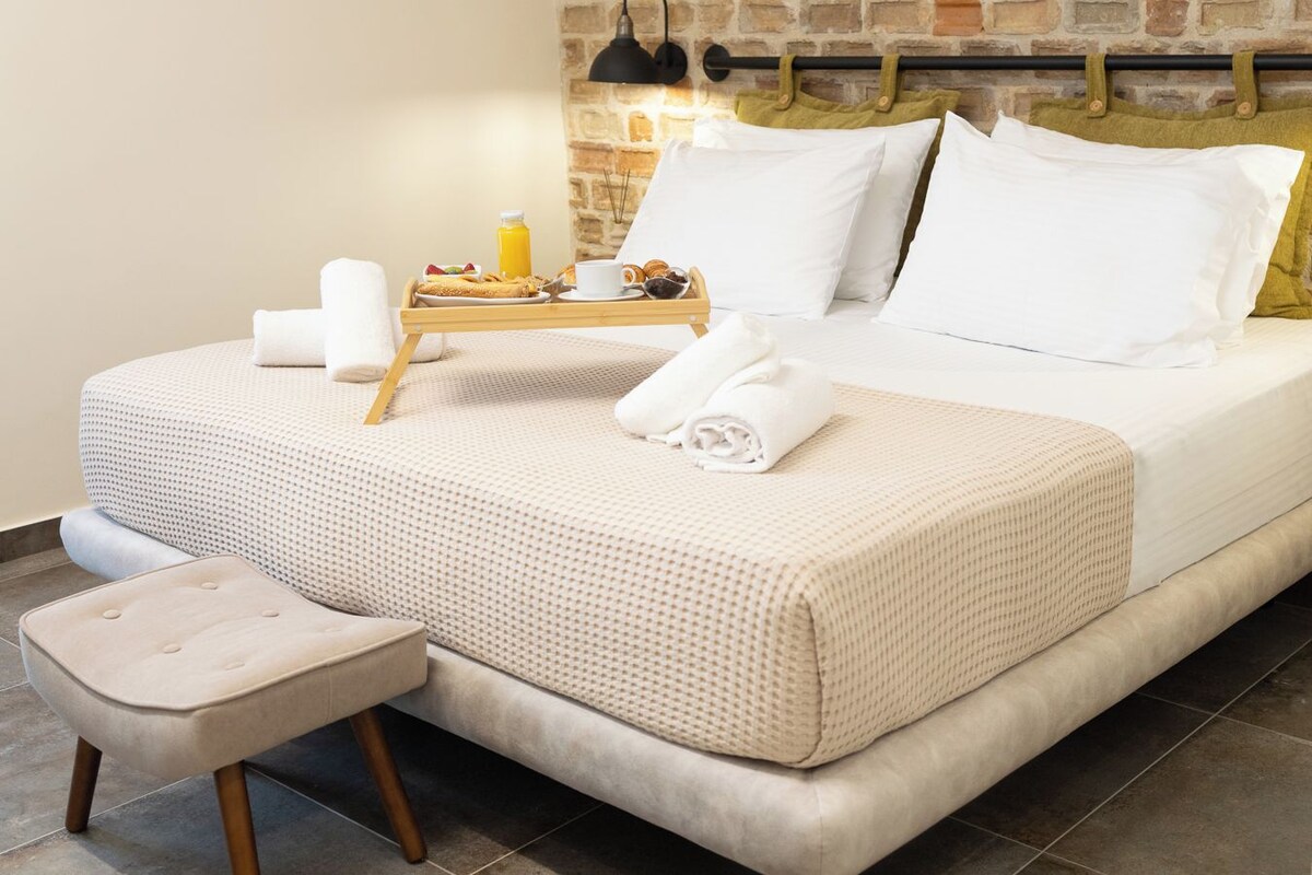 Classic Warehouse | Pillowtop beds, minibar (some free items), in-room safe