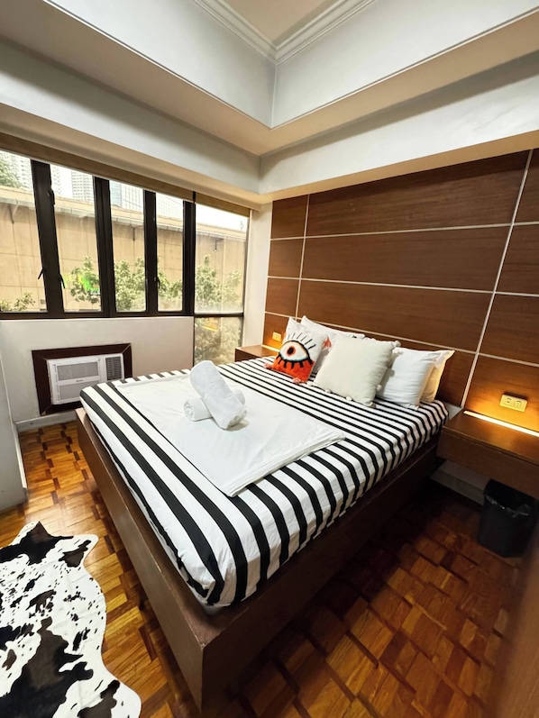 Unclassified image, 1 of 24, button