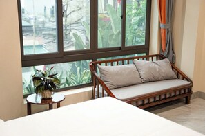 Quarto casal luxo, sacada, vista para o jardim | Vista para o pátio