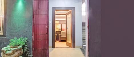 ハウス | フロント