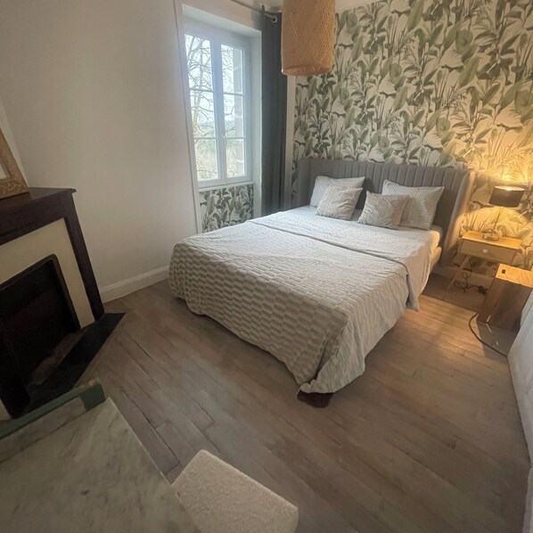 Room - Quiet apartment on the edge of a forest (Sousceyrac-en-Quercy)