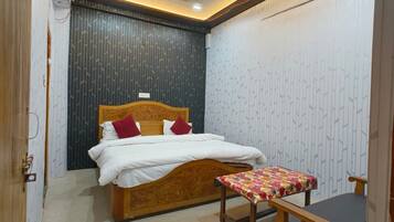 Deluxe Room | Rollaway beds, free WiFi, bed sheets