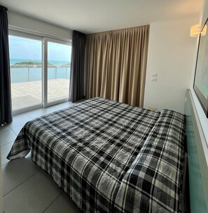 Internet, bed sheets - Penthouse with rooftop terrace and sea views (Lignano Sabbiadoro)
