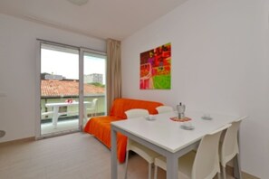 Dining - Family-Friendly vacation flat with pool (Lignano Sabbiadoro)