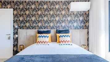 Apartment, 2 Bedrooms, Pool Access, Sea View | 2 bedrooms, cots/infant beds, bed sheets