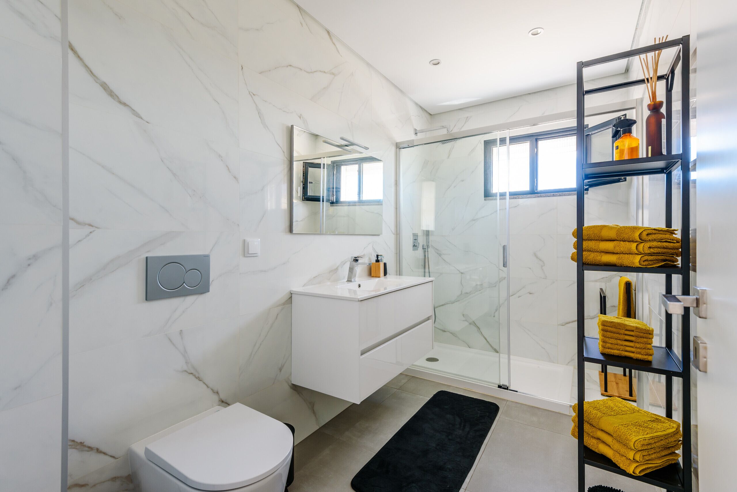 Apartment, 2 Bedrooms, Pool Access, Sea View | Bathroom | Shower, towels