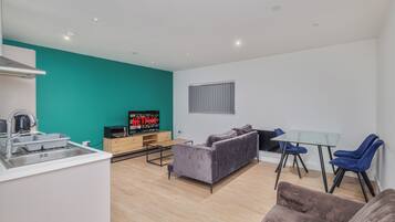 Apartment, 2 Bedrooms, Non Smoking, Kitchen | Living area