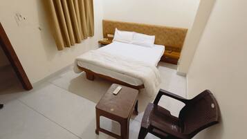 Deluxe Double Room | Desk, free WiFi, bed sheets