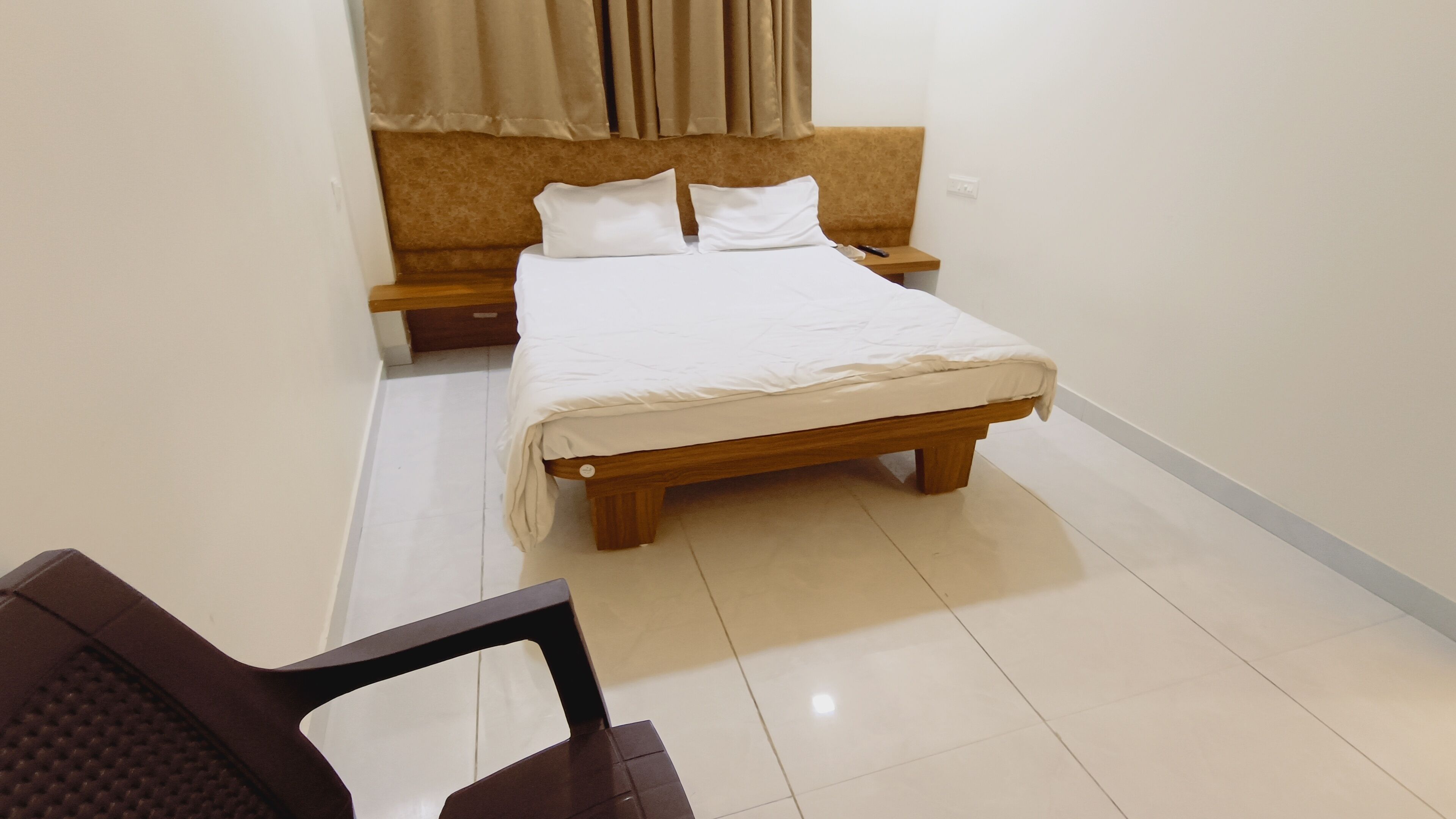 Habitación Deluxe doble | Escritorio, wifi gratis, ropa de cama