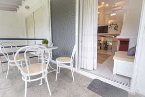 Outdoor dining - Sunny Breeze Maisonette by Rentals Pro - Fourka Halkidiki (Halkidiki)