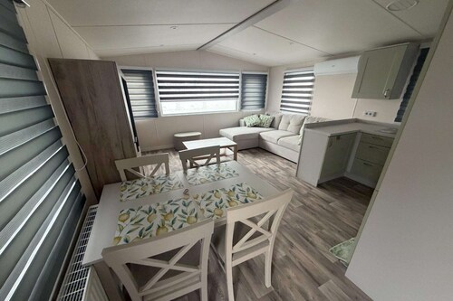 Mobile home with garden and terrace (4+2)