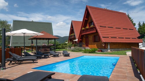 House Mountain Resort - 3 Chalets with pool & spa near Risnjak , Gorski kotar