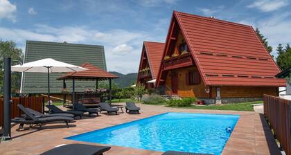 House Mountain Resort - 3 Chalets with pool & spa near Risnjak , Gorski kotar