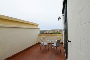 Outdoor dining - VACATION HOME " THE BELVEDERE ON THE STONES " CIN: IT077014C202430001 (Matera)