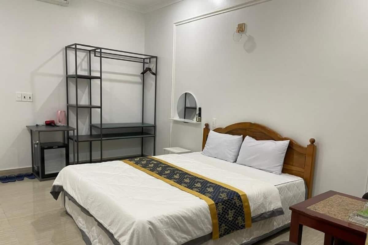 Estudio clásico, balcón, vista a la ciudad