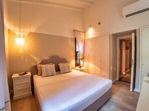 3 bedrooms, iron/ironing board, WiFi, bed sheets - Boheme Villa by RentalsPro Services (Sani)