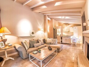 Televisión, chimenea y tenis de mesa 