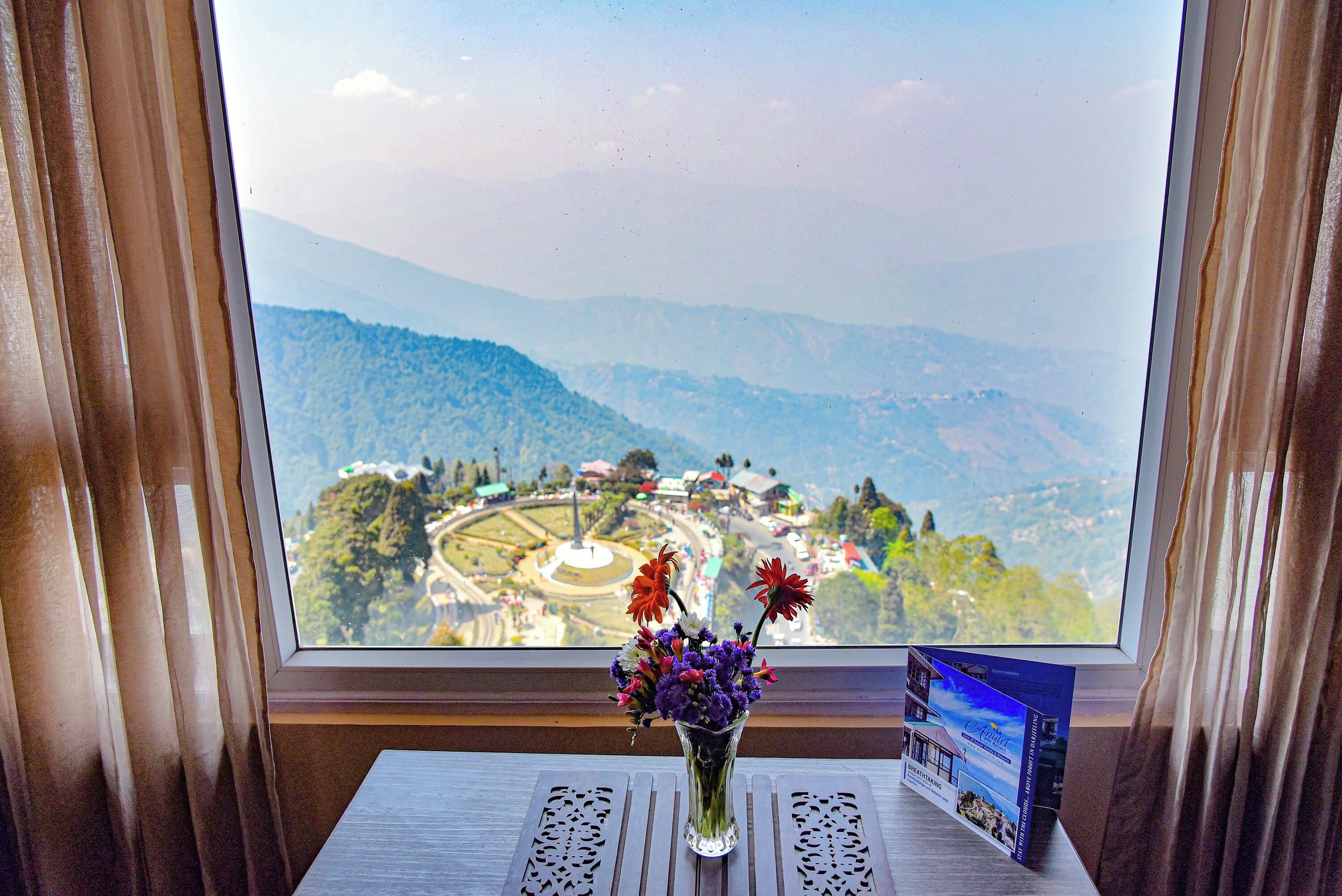premium double room with kanchenjunga view | Vistas desde la habitación