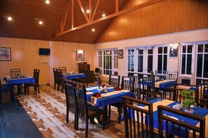 Restaurant - Anutri Hotels & Resorts  (Darjeeling)
