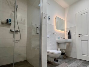 Bathroom - Vrbo Property (Zingst)