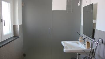 Comfort-Doppelzimmer, Gartenblick | Badezimmer