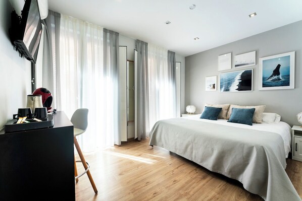 Doppelzimmer, Balkon, Stadtblick