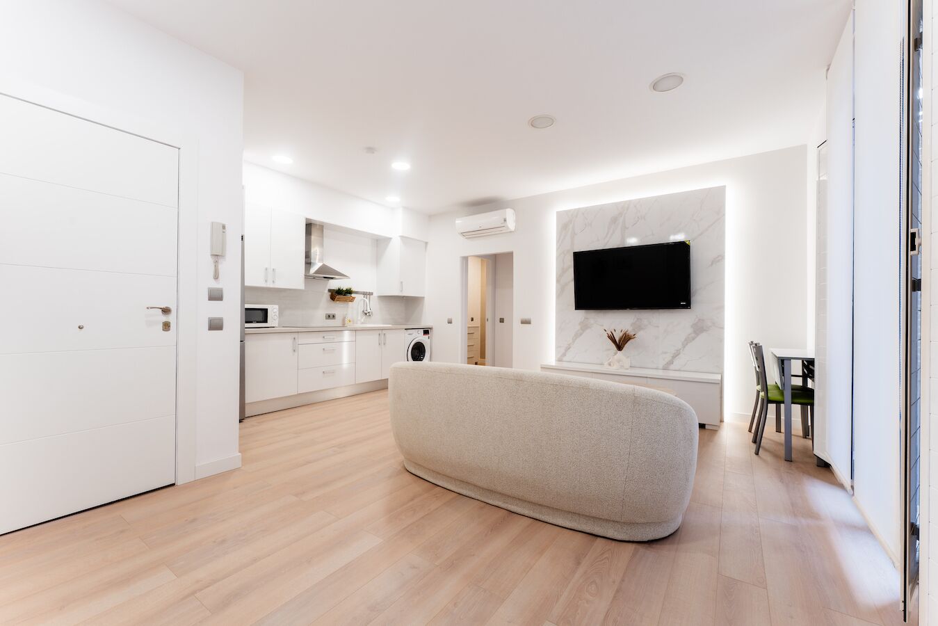 Deluxe Apartment, City View | Interior