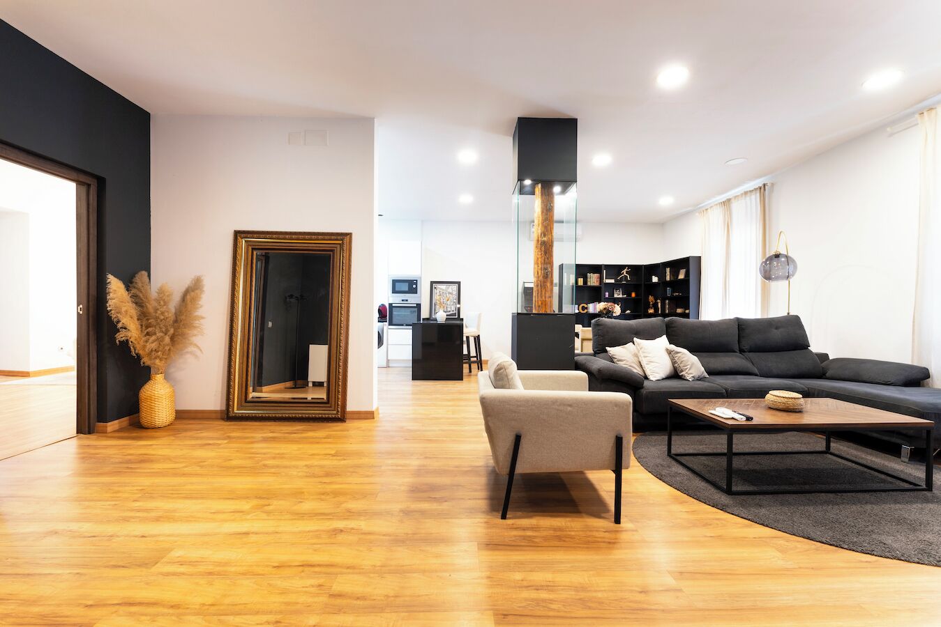 Apartament superior, vistes a la ciutat | Sala d'estar | Televisor 