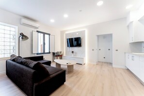 Deluxe Apartment | Living area