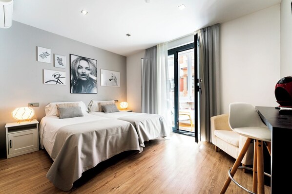 Superior Twin Room, Balcony, City View