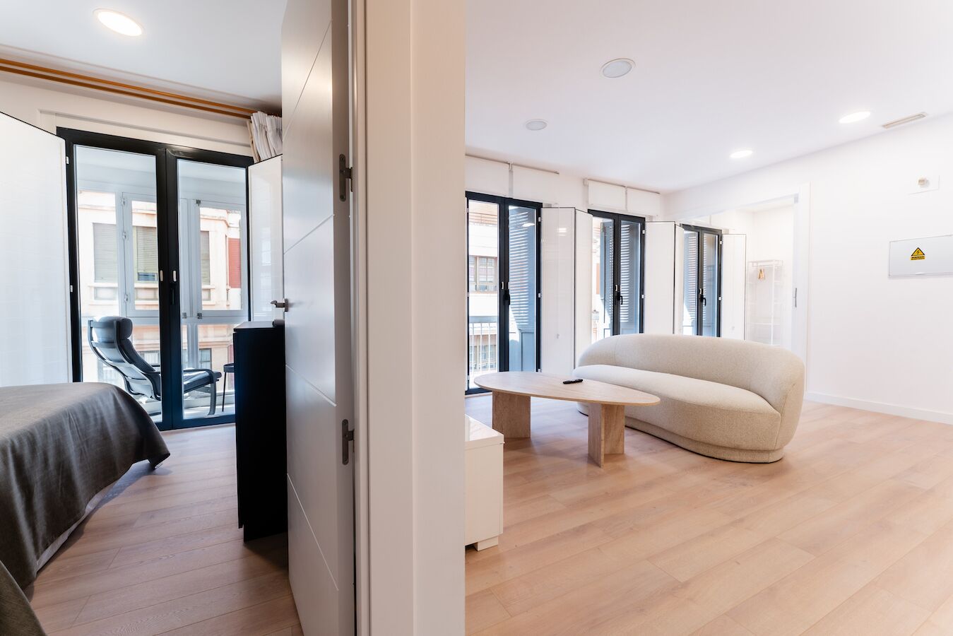 Deluxe Apartment, City View | Living area