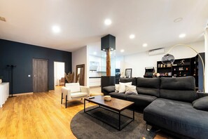 Superior Apartment, City View | Living area