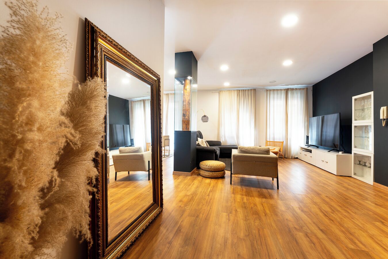 Superior Apartment, City View | Living area