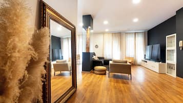 Superior Apartment, City View | Living area