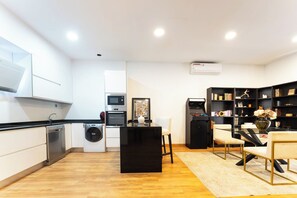 Superior-Apartment, Stadtblick | Eigene Küche