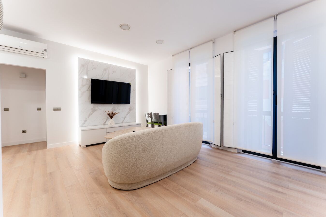 Departamento Deluxe, vista a la ciudad | Área de sala de estar