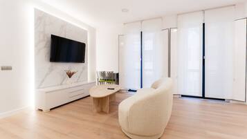 Departamento Deluxe, vista a la ciudad | Área de sala de estar