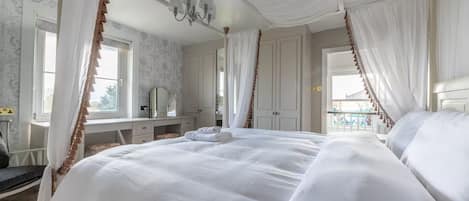 Iron/ironing board, Internet, bed sheets