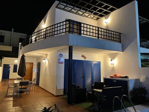 A two-story building with a balcony, outdoor seating, and a pool area. - Villa Erimar in cozy Playa Blanca (Playa Blanca)