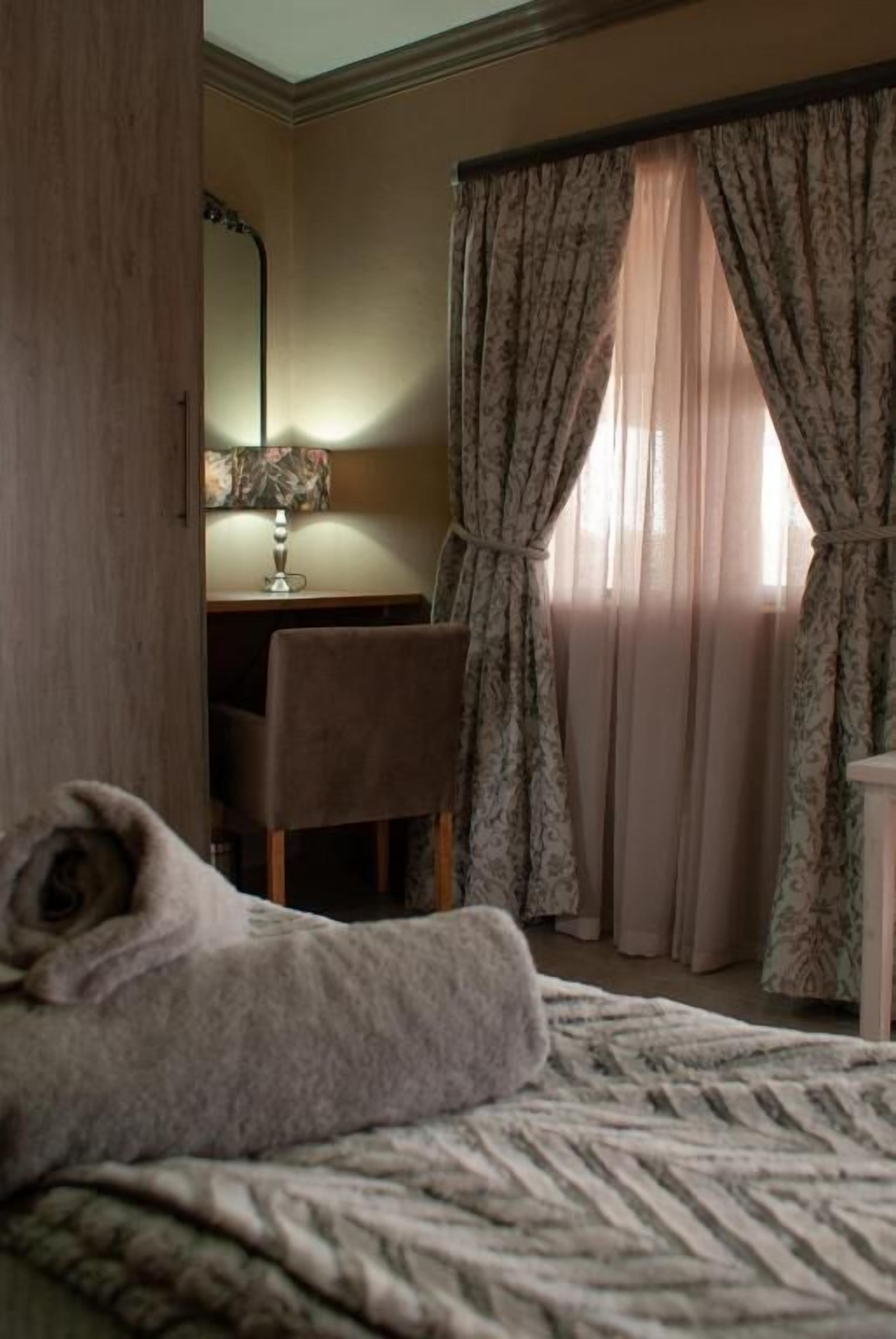 Nhà Deluxe, sân hiên, quang cảnh hồ