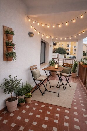 Outdoor dining - Vrbo Property (Cunit)