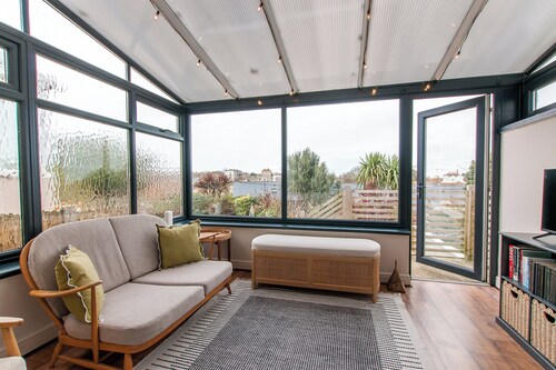 Coastal Family Retreat | Central Broadstairs • 5‑Min Walk to Viking Bay