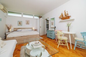 1 bedroom, free WiFi, bed sheets - Cozy vacation apartment in Dramalj - balcony, private parking, close to the beach (Dramalj)