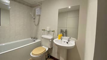 Serviettes fournies, savon, papier de toilette